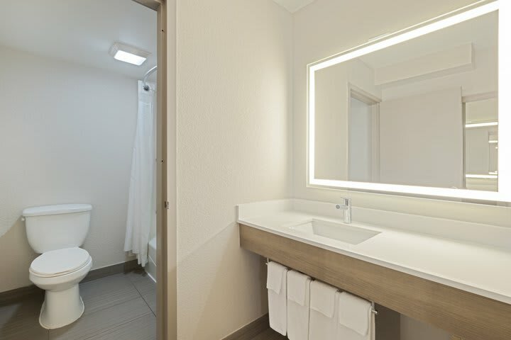 Holiday Inn Express Hotel And Suites