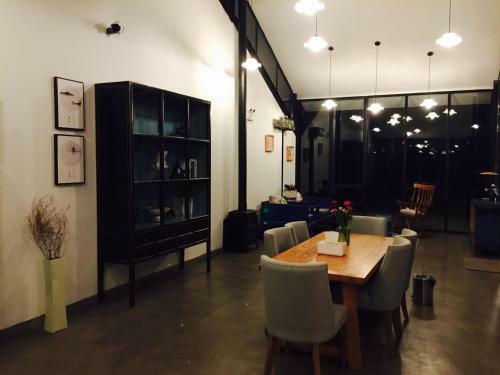 Black Jewels Inn