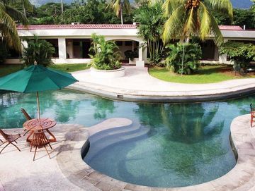 Hotel Grand Eastern (Al Lado de La Piscina)