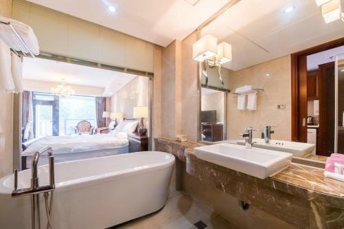 Taihu Lake King Apartment
