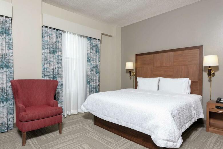 Hotel Hampton Inn Downtown, Across From Circle Center