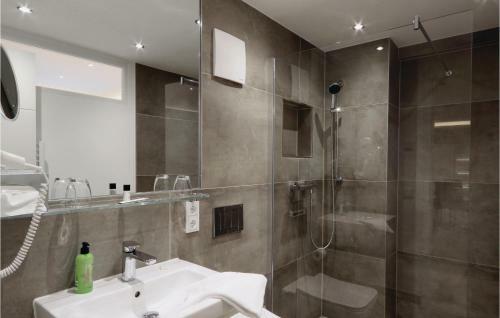 Apartment Pearl With Sea View 01
