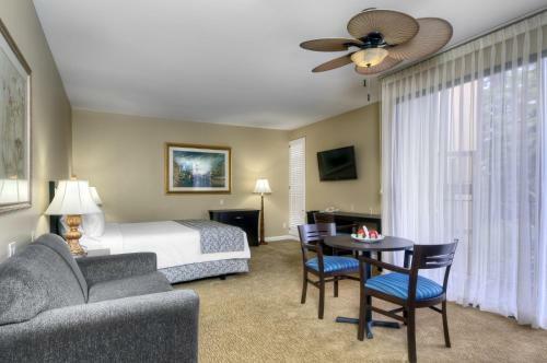 Dinah's Garden Hotel & Trader Vic's