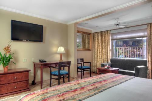 Dinah's Garden Hotel & Trader Vic's