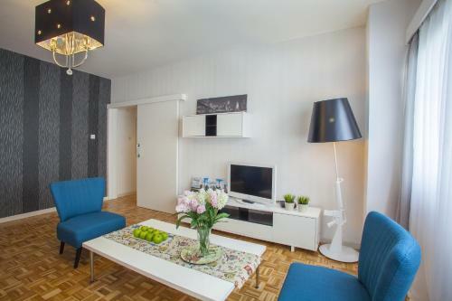 Omerou Apartment