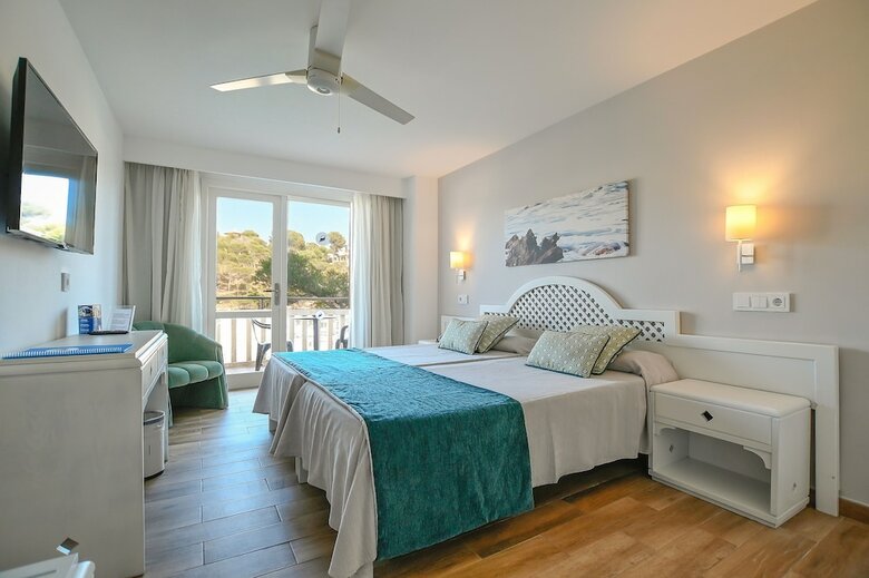 Pinos Playa Hotel