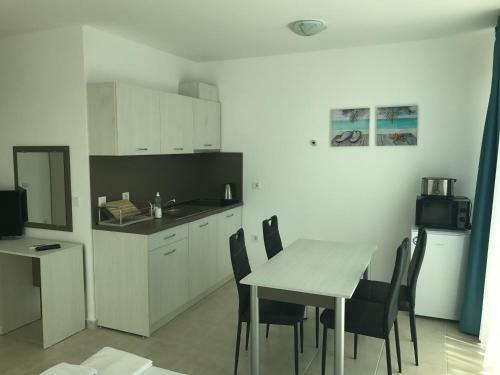Sea Life Apartments Sinemorets