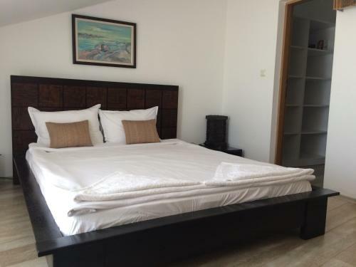 Apolonia Apartments