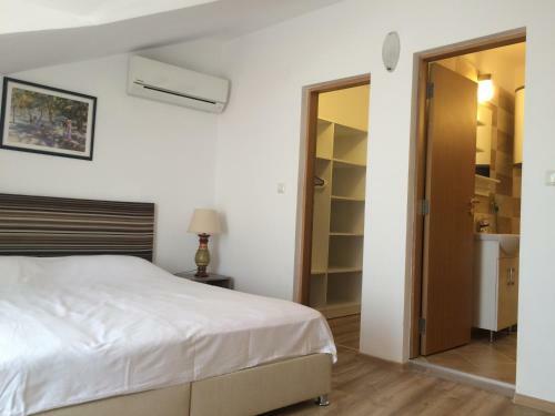 Apolonia Apartments