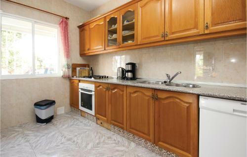 Four-bedroom Holiday Home Coin With A Fireplace 07