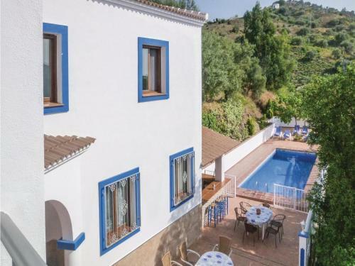 Six-bedroom Holiday Home In Sayalonga