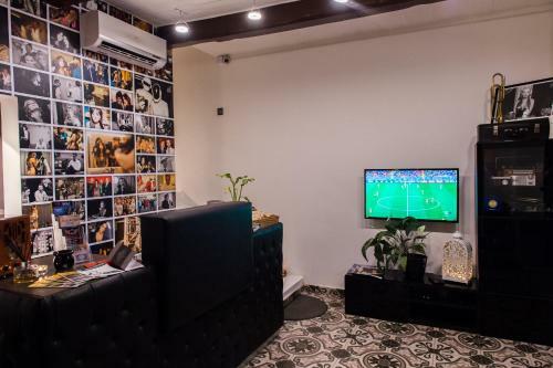 Hostal Backstage Boutique Townhouse