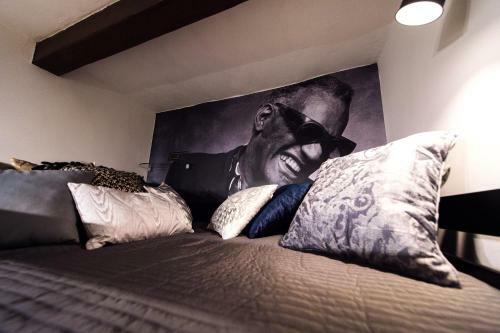 Hostal Backstage Boutique Townhouse