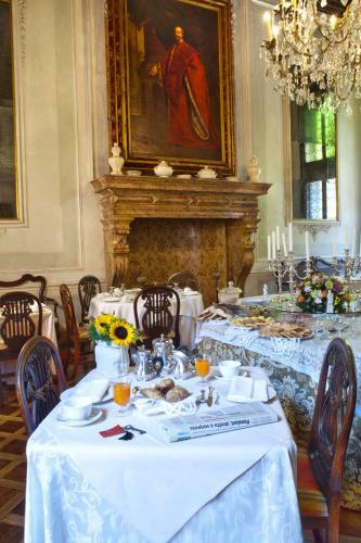 Hostal Palazzetto Pisani Grand Canal