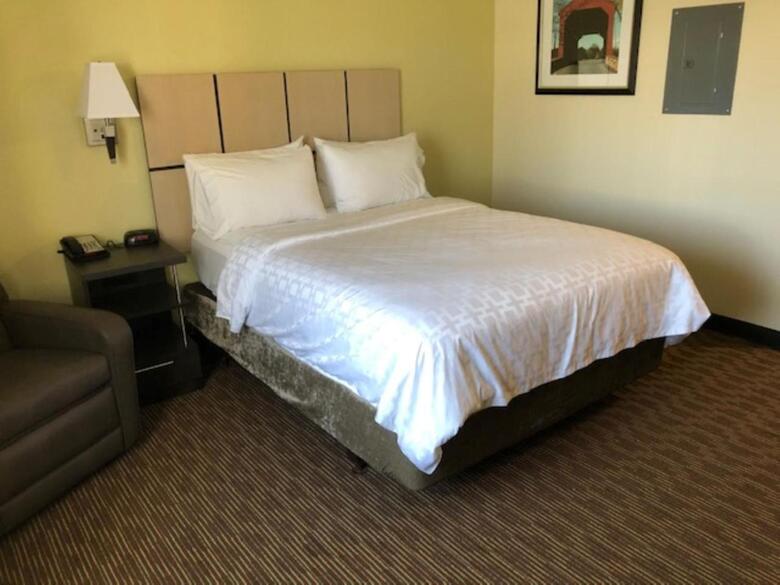 Hotel *candlewood Suites*