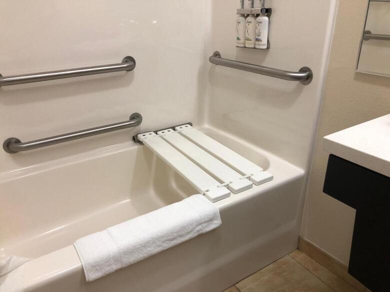 Hotel *candlewood Suites*