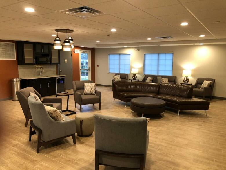 Hotel *candlewood Suites*
