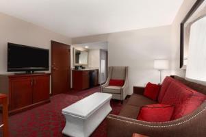 Embassy Suites Hotel Dulles Airport