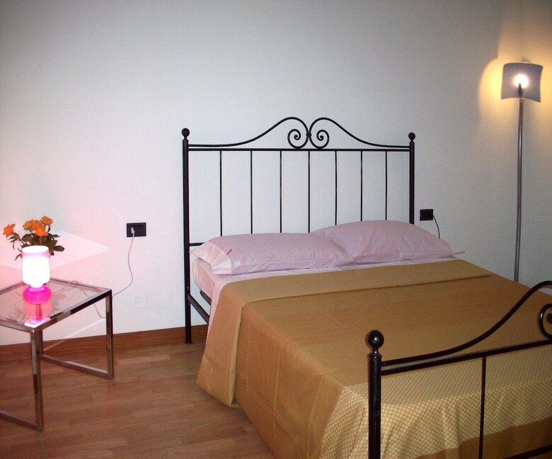 Hostal Apartment Nido Stazione