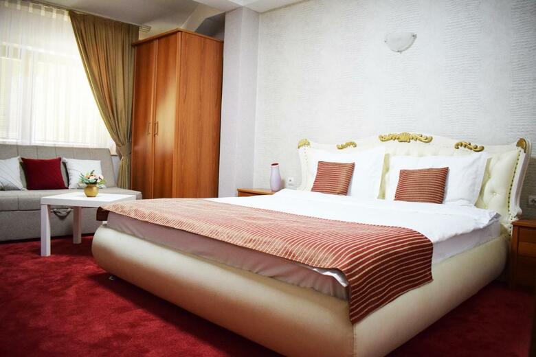 Aristocrat Palace Hotel