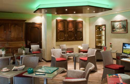 Hotel Logis Hostellerie Motel Au Bois Le Sire