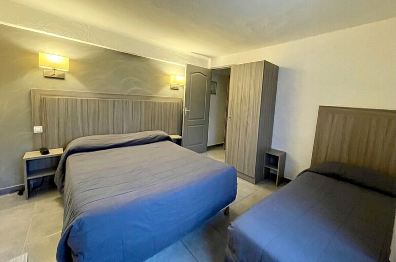 Hotel Les Palmiers En Camargue