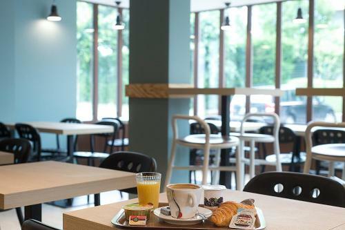 Brit Hotel Essentiel Arverne - Clermont-ferrand Sud