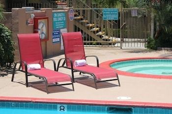 Hotel California Suites