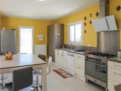 Three-bedroom Holiday Home In Mazan