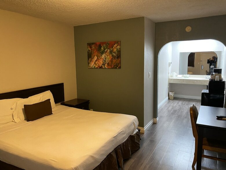 Hotel Anaheim Executive Inn & Suites