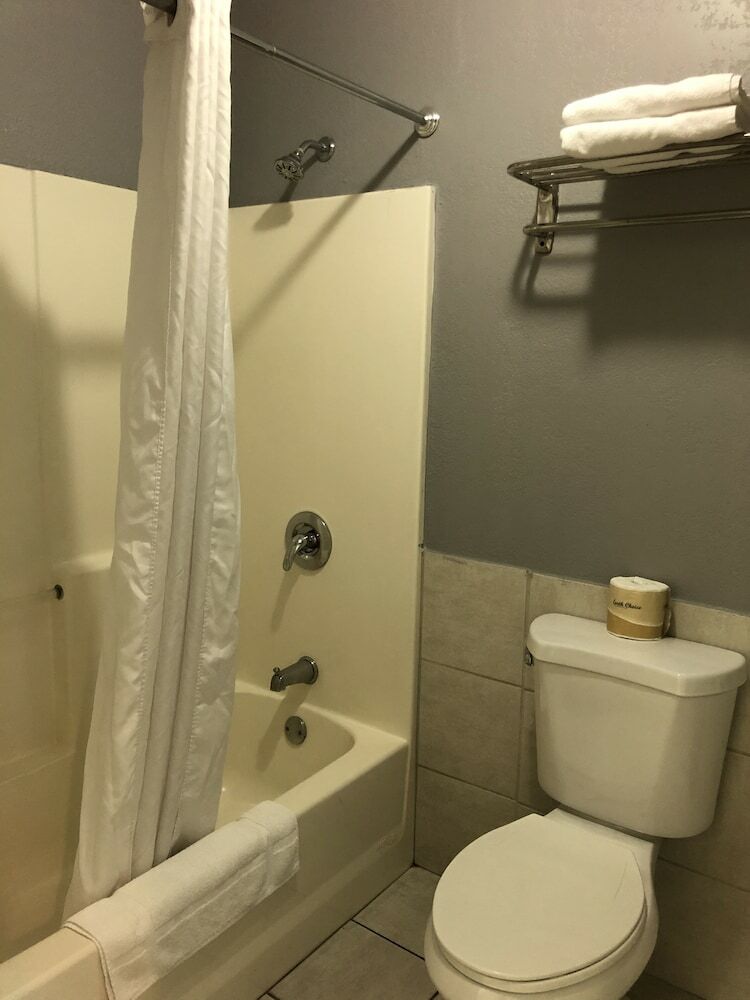 Hotel Anaheim Executive Inn & Suites