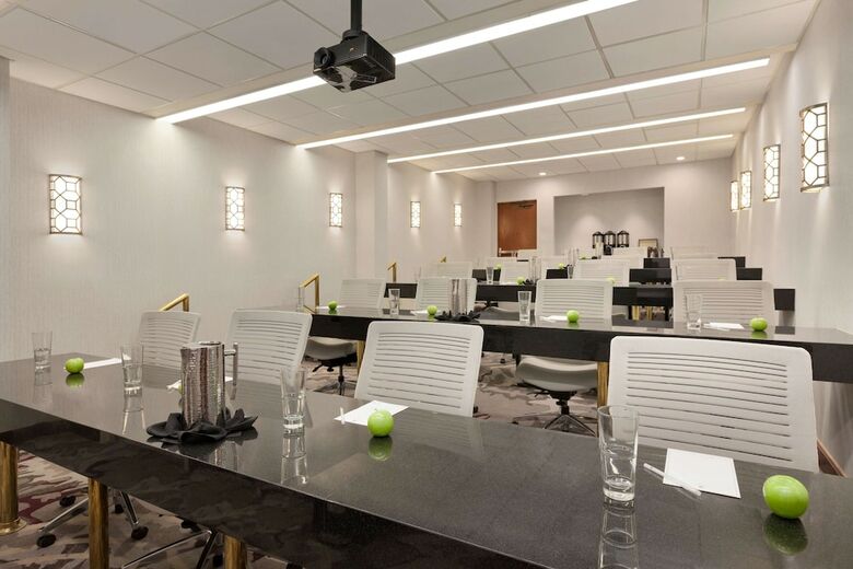 Hotel Embassy Suites Irvine - Orange County Airport