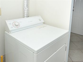 Hotel Resortquest Rentals At Islander Condominiums