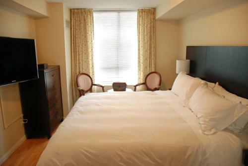 Apartamento Toronto Luxury Accommodations - University Plaza