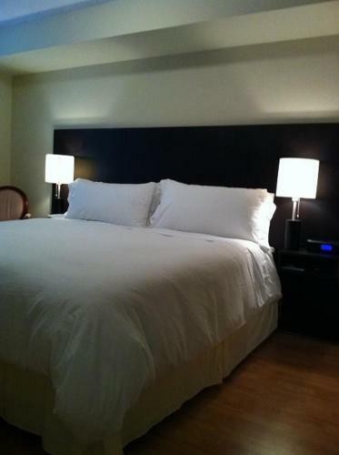 Apartamento Toronto Luxury Accommodations - University Plaza