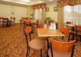 Hotel Comfort Inn & Suites