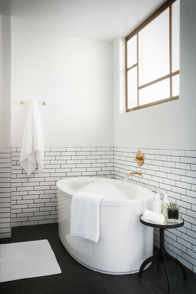 Halcyon - A Hotel In Cherry Creek