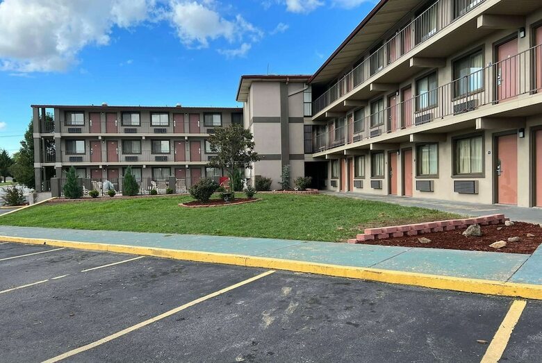 Hotel Days Inn And Suites Springfield
