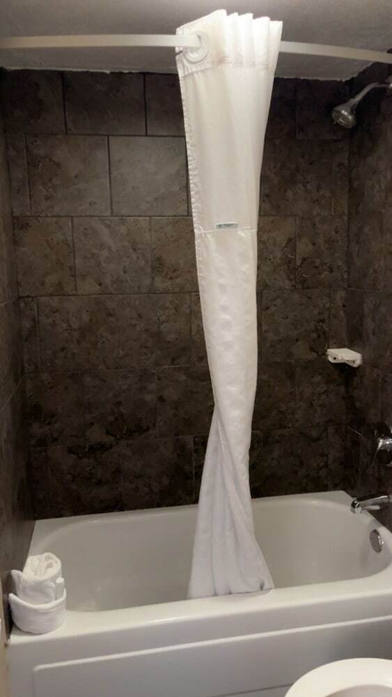 Hotel Days Inn And Suites Springfield