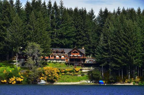 Hotel Dos Bahias Lake Resort