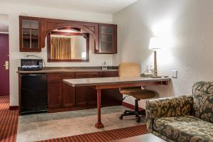 Clarion Highlander Hotel And Conference Center