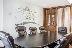 Clarion Highlander Hotel And Conference Center