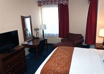 Hotel Comfort Suites Airport