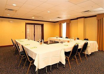 Hotel Comfort Suites Airport