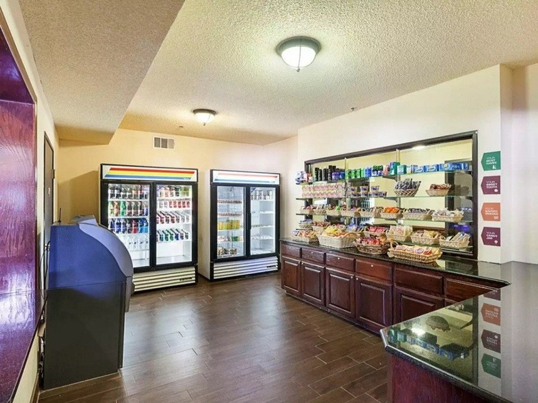 Hotel Comfort Suites Airport North
