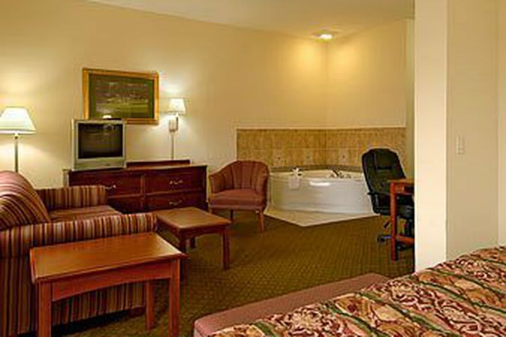 Hotel Baymont Inn & Suites/riverwatch
