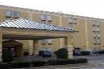 Hotel Clarion Inn & Suites