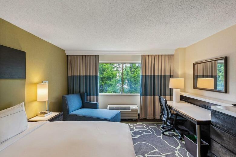 Doubletree Hotel Charlotte-gateway Village