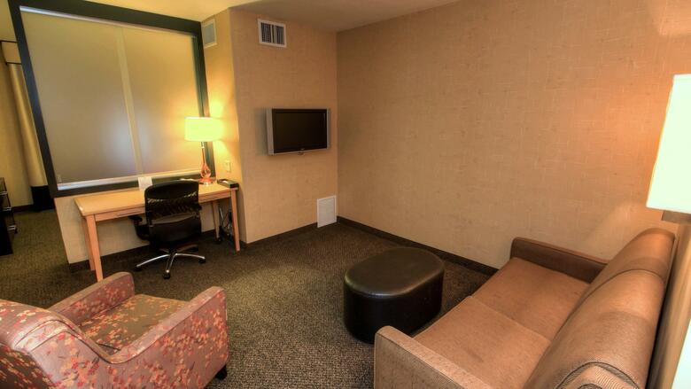 Hotel Cambria Suites