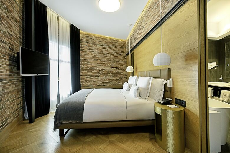 Monument Hotel